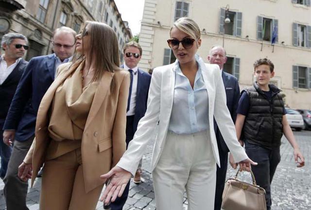 Pascale ritira la tessera Arcigay, ormai è una leader omosex