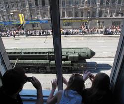 Est Europa, Mosca accusa la Nato. Mogherini contro Putin