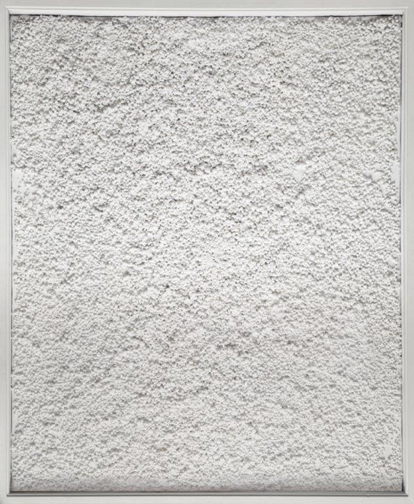 Achrome, 1962-1963 - pallini di polistirolo espanso e caolino, 73x60 cm - Milano, Fondazione Piero Manzoni in collaborazione con Gagosian Gallery Achrome, 1962-1963 - pallini di polistirolo espanso e caolino, 73x60 cm - Milano, Fondazione Piero Manzoni in collaborazione con Gagosian Gallery