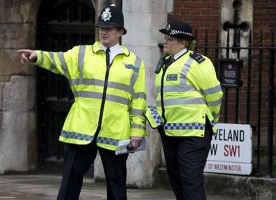 Londra: auto contro ambasciatore Ucraina, la polizia spara