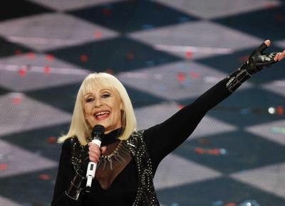 Raffaella Carrà, la più amata dagli italiani:la tv con te era gioia e felicità