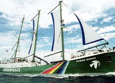 Brindisi, Greenpeace: 'No carbone' Arriva al porto la Raimbow Warrior