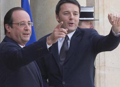 Hollande fa i complimenti alla cravatta del premier. "E' di Gucci"