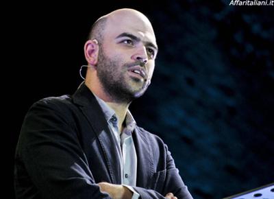 Ottantenni in coda per vaccini. Saviano: "Fontana&Co, trio dell'orrore"