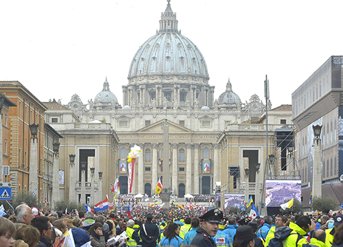 San Pietro regno degli abusivi. È guerra a saltafila e ambulanti