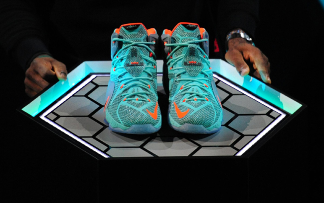 LeBron James presenta le sue nuove scarpe Nike - Affaritaliani.it