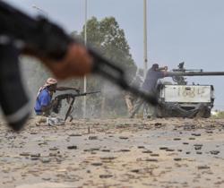 Libia: caccia Haftar bombardano Zawara