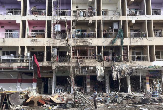 Terrorismo, a Baghdad decine di morti nell'attacco a un centro commerciale