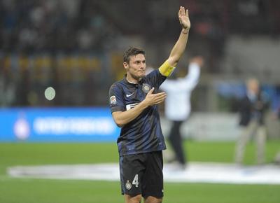 Zanetti saluta: "Vi amerò per sempre". San Siro commosso, poker Inter