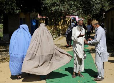 Burqa vietato nei luoghi pubblici. Referendum in Svizzera, vince il Sì