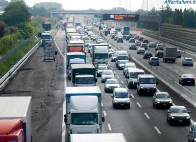 Esodo Ferragosto: traffico in diminuzione ma ancora code 7 km su A1 e A9