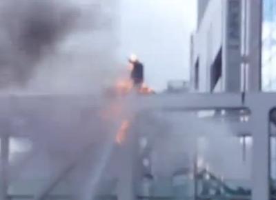 Giappone, uomo si dà fuoco in protesta del governo Abe
