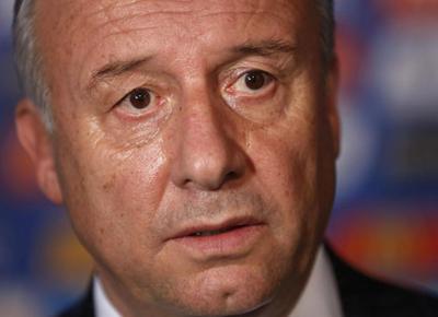 Zaccheroni addio agli Emirati Arabi. Van Marwijk nuovo ct