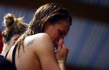 Laure Manaudou piange dopo la sconfitta