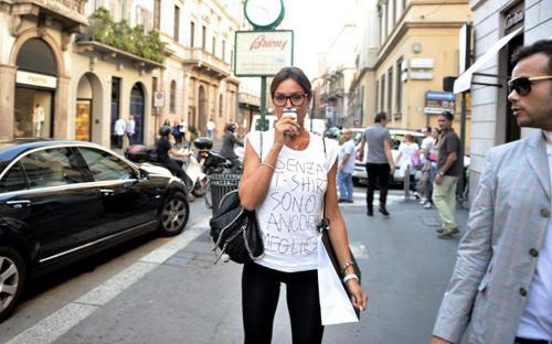 Nicole Minetti, nuovi autoscatti sexy in bikini