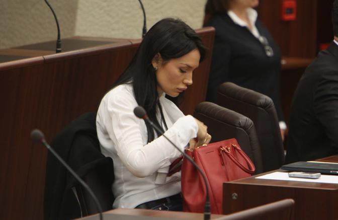 Nicole Minetti, nuovi autoscatti sexy in bikini