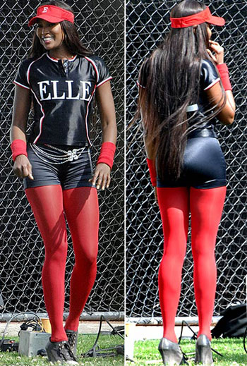 Naomi Campbell finisce sulla sedia a rotelle: aggredita e picchiata per uno scippo Naomi Campbell finisce sulla sedia a rotelle: aggredita e picchiata per uno scippo