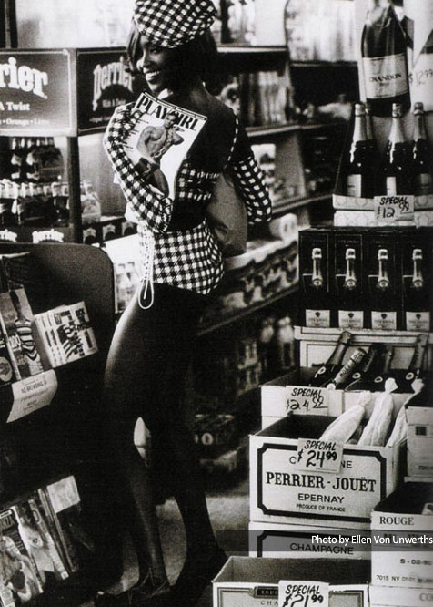 Naomi Campbell finisce sulla sedia a rotelle: aggredita e picchiata per uno scippo Naomi Campbell finisce sulla sedia a rotelle: aggredita e picchiata per uno scippo