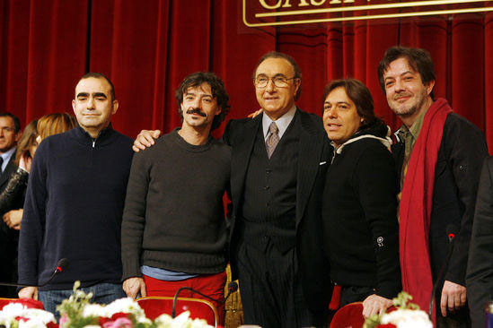 Elio e le Storie tese, trafugato il premio di Sanremo ’96 Elio e le Storie tese, trafugato il premio di Sanremo ’96
