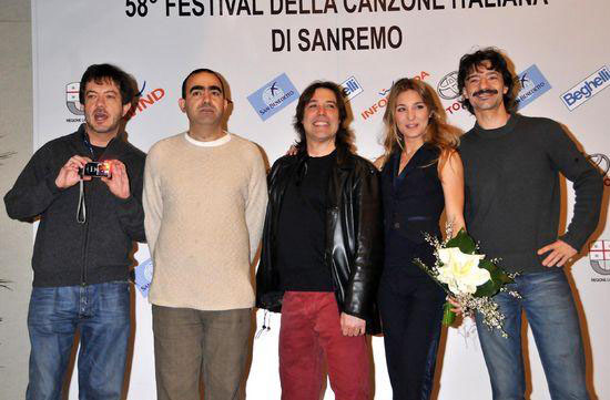 Elio e le Storie tese, trafugato il premio di Sanremo ’96 Elio e le Storie tese, trafugato il premio di Sanremo ’96