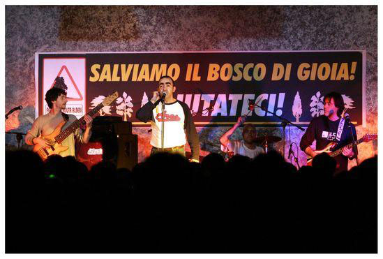 Elio e le Storie tese, trafugato il premio di Sanremo ’96 Elio e le Storie tese, trafugato il premio di Sanremo ’96