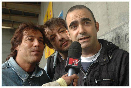 Elio e le Storie tese, trafugato il premio di Sanremo ’96 Elio e le Storie tese, trafugato il premio di Sanremo ’96