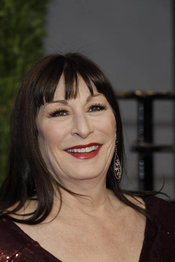 Anjelica Huston deformata da un intervento chirurgico Anjelica Huston deformata da un intervento chirurgico