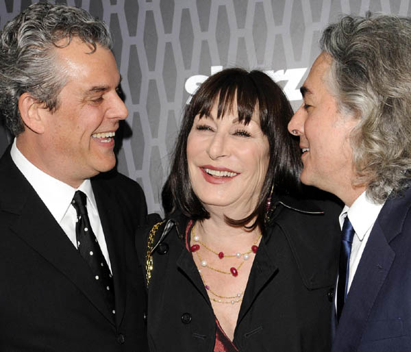 Anjelica Huston deformata da un intervento chirurgico Anjelica Huston deformata da un intervento chirurgico