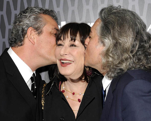 Anjelica Huston deformata da un intervento chirurgico Anjelica Huston deformata da un intervento chirurgico