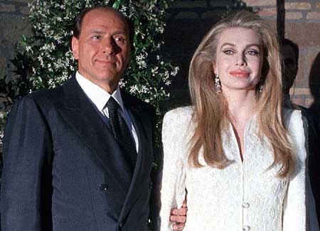 Berlusconi: “I soldi a Veronica? Toghe femministe”. Il tribunale di Milano: “Non dileggi i giudici” Berlusconi: “I soldi a Veronica? Toghe femministe”. Il tribunale di Milano: “Non dileggi i giudici”
