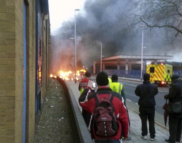 Elicottero si schianta nel centro di Londra