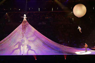 Arriva in Italia il Cirque du soleil, trecento posti a richio Arriva in Italia il Cirque du soleil, trecento posti a richio