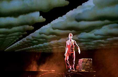 Arriva in Italia il Cirque du soleil, trecento posti a richio Arriva in Italia il Cirque du soleil, trecento posti a richio