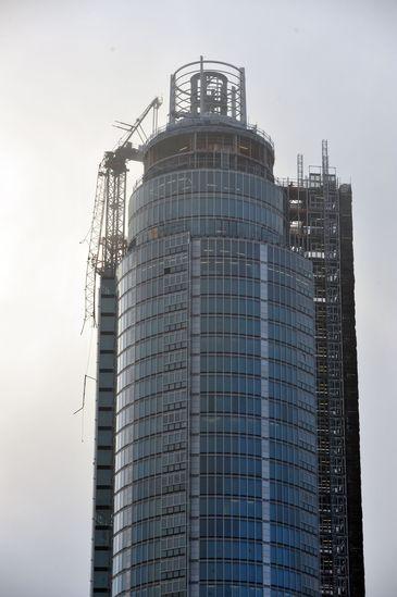 Elicottero si schianta nel centro di Londra