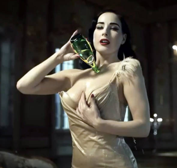 Dita Von Teese debutta nel mondo della musica