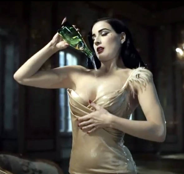 Dita Von Teese debutta nel mondo della musica