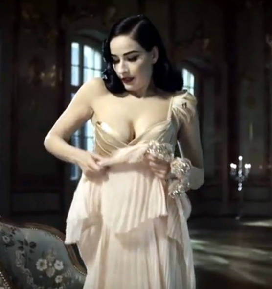 Dita Von Teese debutta nel mondo della musica