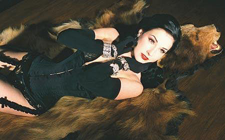 Dita Von Teese debutta nel mondo della musica