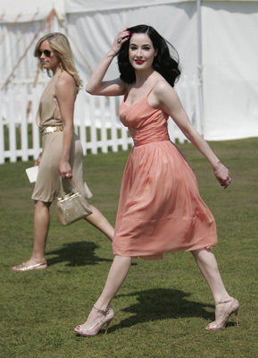 Dita Von Teese debutta nel mondo della musica