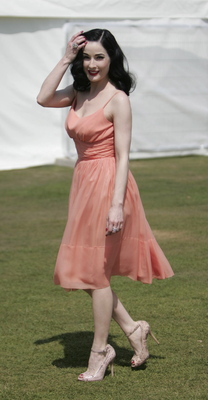 Dita Von Teese debutta nel mondo della musica