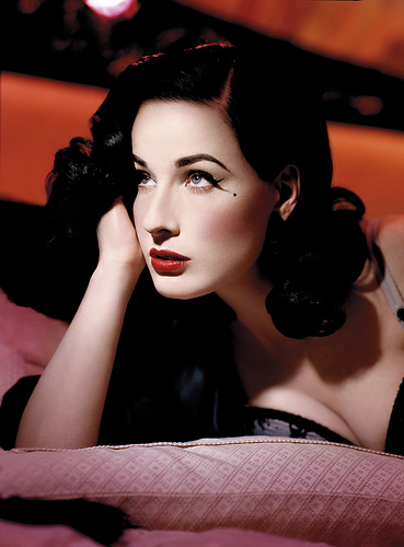 Dita Von Teese debutta nel mondo della musica
