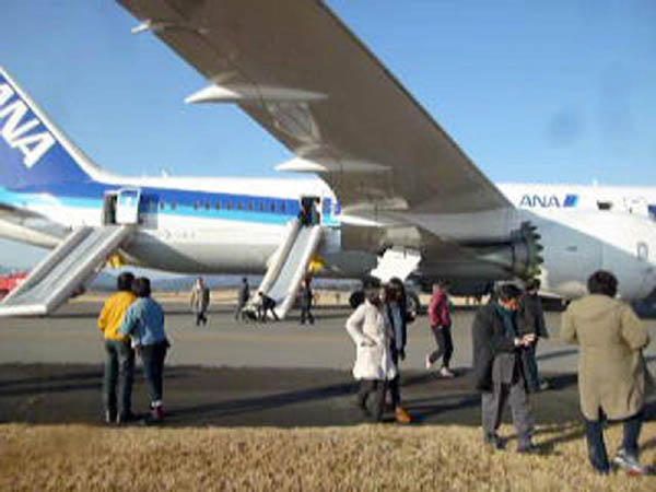 Boeing, si indaga sul sistema elettrico Boeing, si indaga sul sistema elettrico