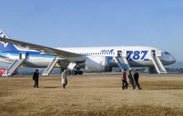 Boeing, si indaga sul sistema elettrico Boeing, si indaga sul sistema elettrico