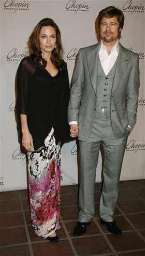 Paghe alte, benefit e viaggi gratis. Le italiane tornano a fare le tate