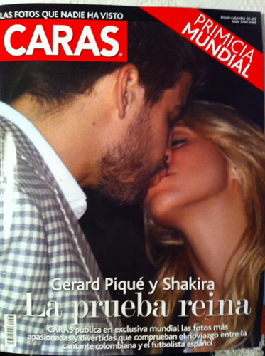 Shakira, pancione nudo e social con Piqué. E Boateng… Shakira, pancione nudo e social con Piqué. E Boateng…