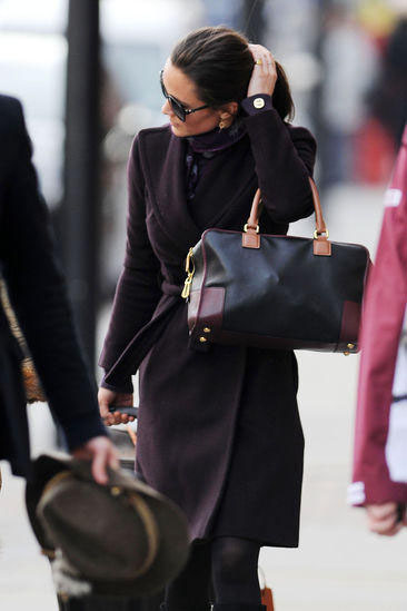 Le borse di lusso di Pippa Middleton: costano 200 sterline ma le cuciono operai pagati 17 penny l’ora