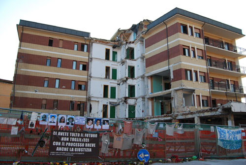 L’Aquila, Bertolaso disse a Letta. “Ricostruzione entro 28 anni” L’Aquila, Bertolaso disse a Letta. “Ricostruzione entro 28 anni”