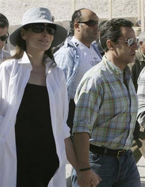 Carla Bruni e Sarkozy, matrimonio in crisi Carla Bruni e Sarkozy, matrimonio in crisi