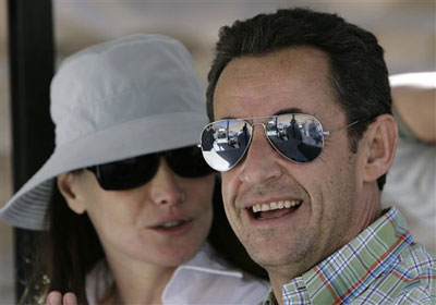Anche Sarkozy scappa da Parigi. ‘Troppe tasse, meglio Londra’ Anche Sarkozy scappa da Parigi. ‘Troppe tasse, meglio Londra’