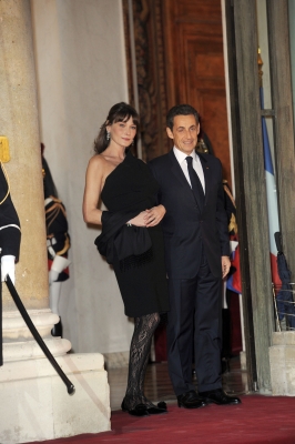 Anche Sarkozy scappa da Parigi. ‘Troppe tasse, meglio Londra’ Anche Sarkozy scappa da Parigi. ‘Troppe tasse, meglio Londra’